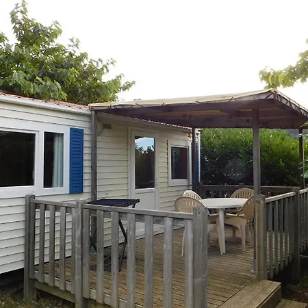 Mobil Avec Terrasse, Animaux Admis - 4 Pers. - Api-1-52-2863 * Vesseaux