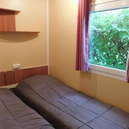 Mobil Avec Terrasse, Animaux Admis - 4 Pers. - Api-1-52-2863 Vesseaux
