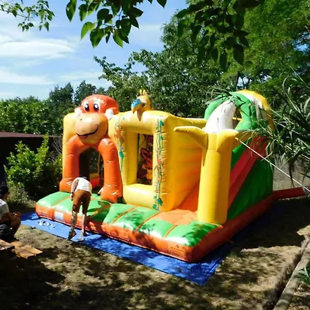 Mobil Avec Terrasse, Animaux Admis - 4 Pers. - Api-1-52-2863 * Vesseaux